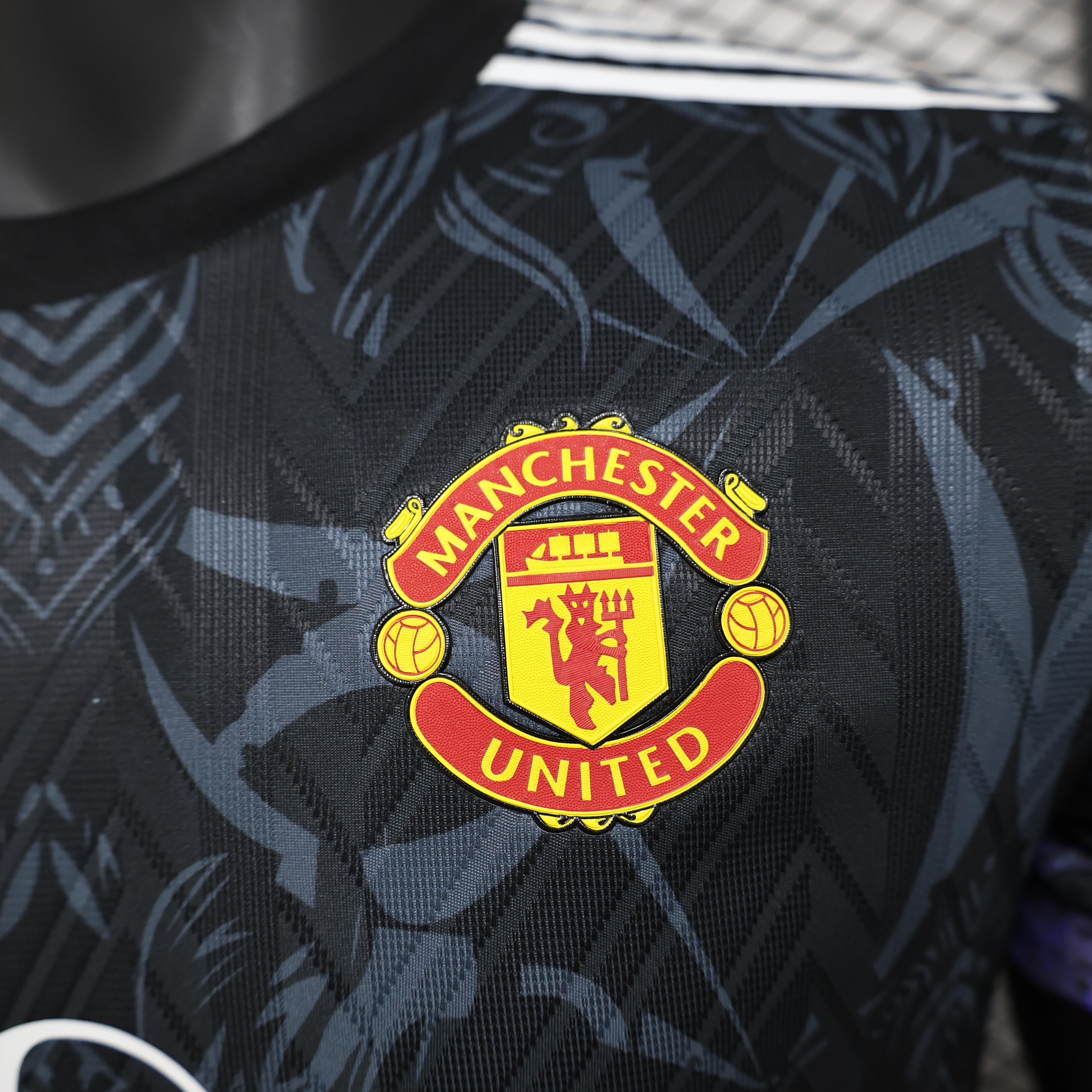 Manchester United "Midnight Roar" Special Kit